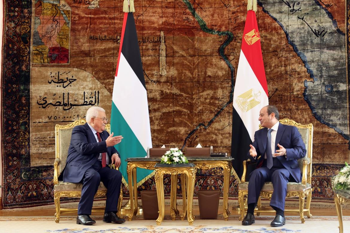 الرئيس محمود عباس أثناء لقائه الرئيس المصري عبد الفتاح السيسي (تصوير: ثائر غنايم)